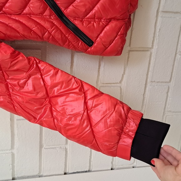 GUESS Beautiful Red Zip Up Puffer Jacket. Size Small NWT - Picture 4 of 13